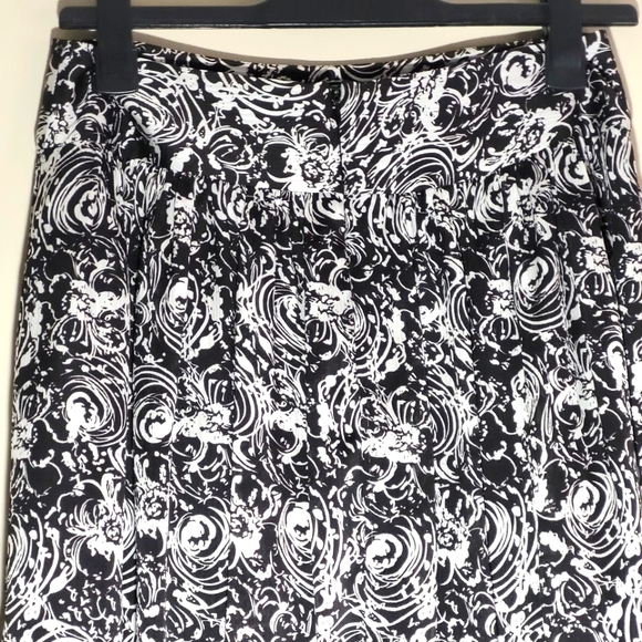 Double Lined Zippered Back Black & White Medium No Labels - Picture 2 of 4